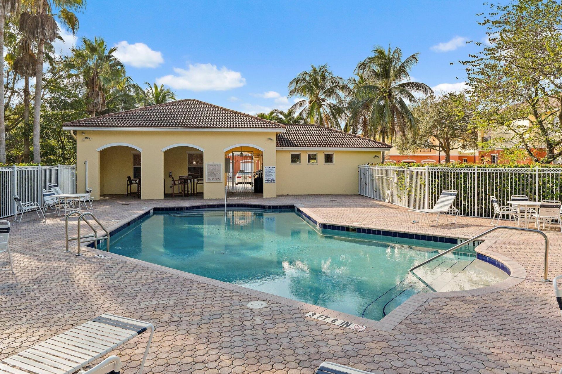 40 SE Sedona Circle, Unit 102, Stuart, FL 34994 Photo