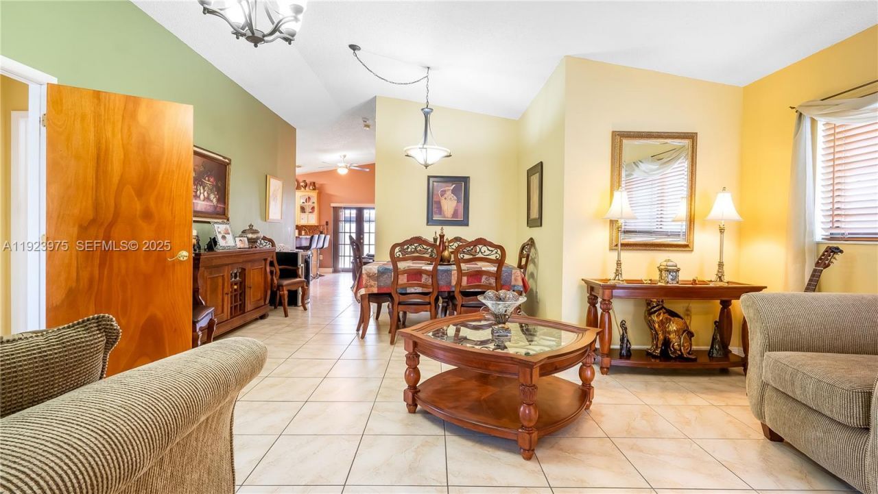 2549 W 72nd Pl, Hialeah, FL 33016 Photo