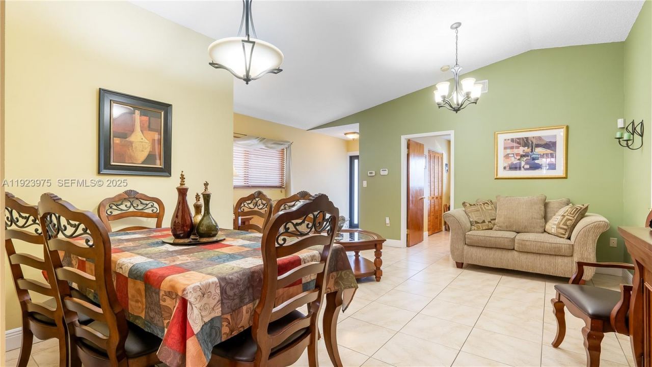 2549 W 72nd Pl, Hialeah, FL 33016 Photo