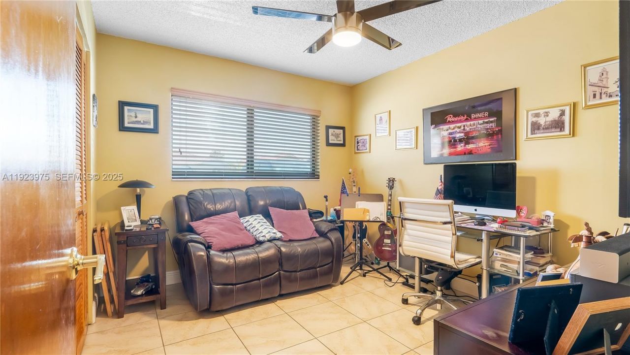 2549 W 72nd Pl, Hialeah, FL 33016 Photo