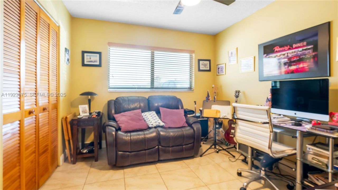 2549 W 72nd Pl, Hialeah, FL 33016 Photo