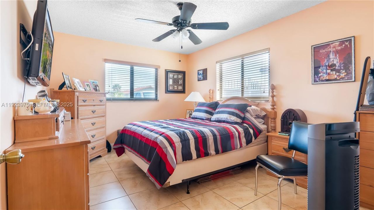 2549 W 72nd Pl, Hialeah, FL 33016 Photo