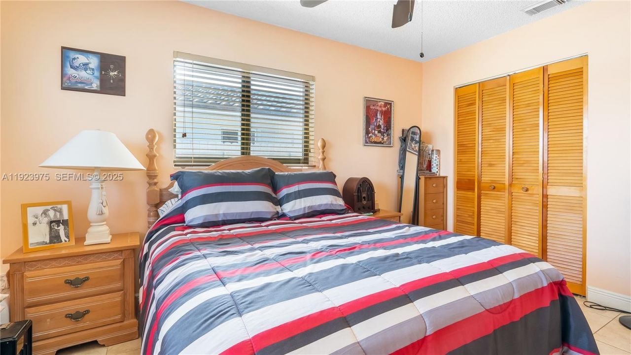 2549 W 72nd Pl, Hialeah, FL 33016 Photo