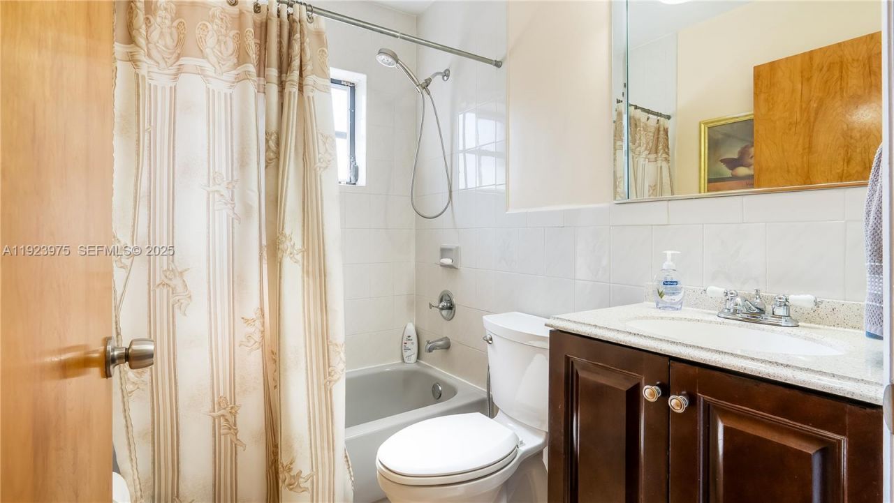 2549 W 72nd Pl, Hialeah, FL 33016 Photo