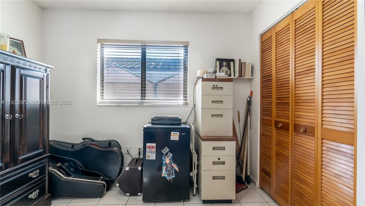 2549 W 72nd Pl, Hialeah, FL 33016 Photo