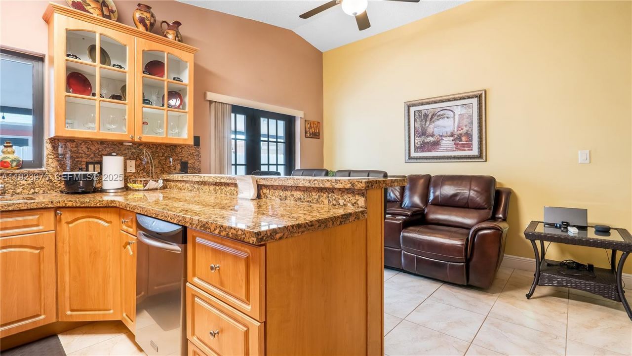 2549 W 72nd Pl, Hialeah, FL 33016 Photo