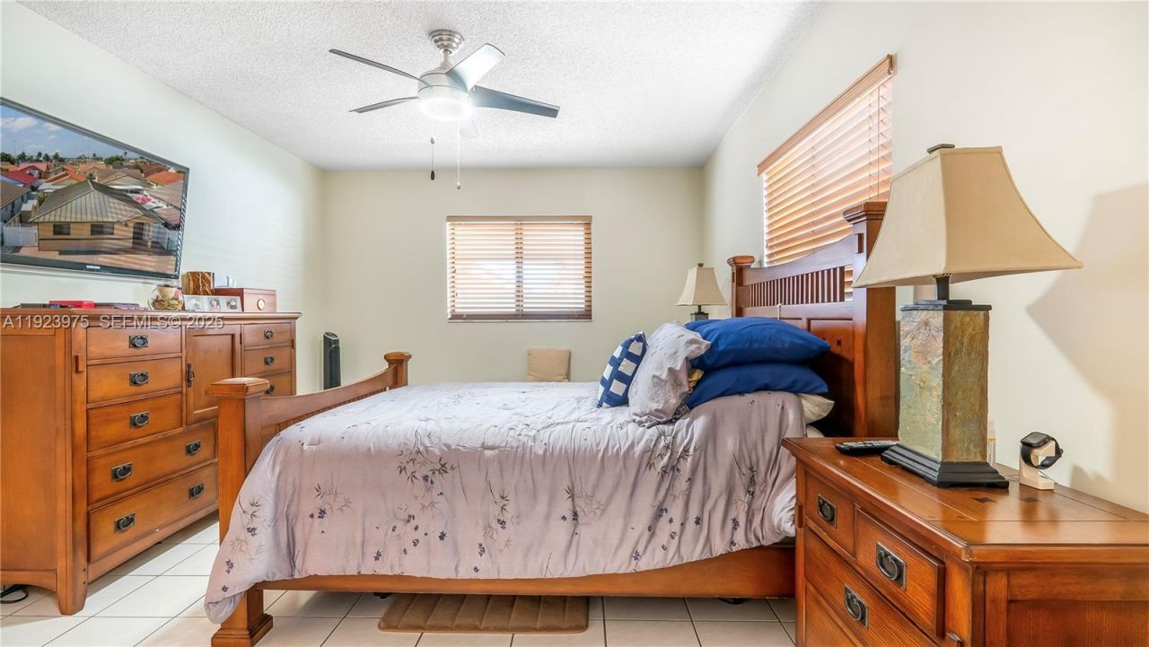 2549 W 72nd Pl, Hialeah, FL 33016 Photo