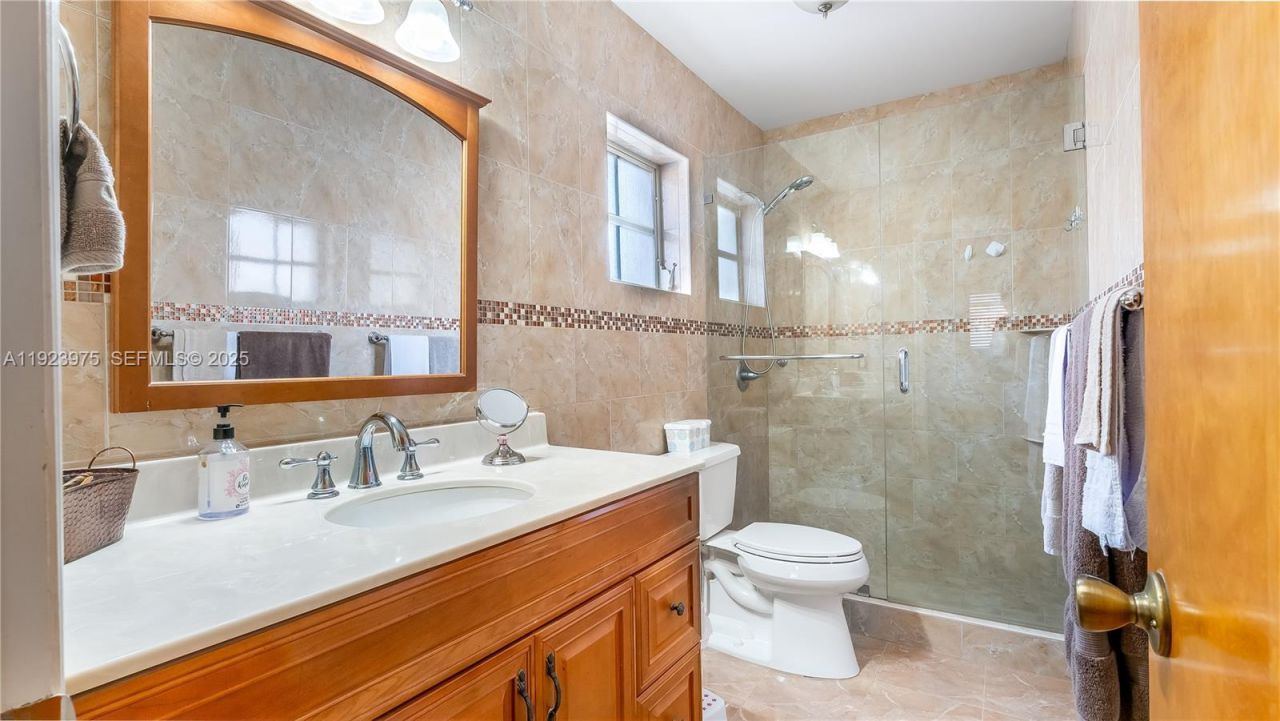 2549 W 72nd Pl, Hialeah, FL 33016 Photo