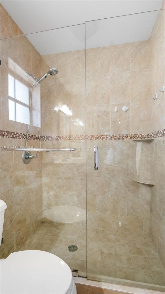 2549 W 72nd Pl, Hialeah, FL 33016 Photo