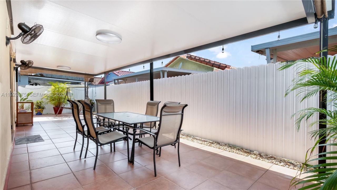 2549 W 72nd Pl, Hialeah, FL 33016 Photo