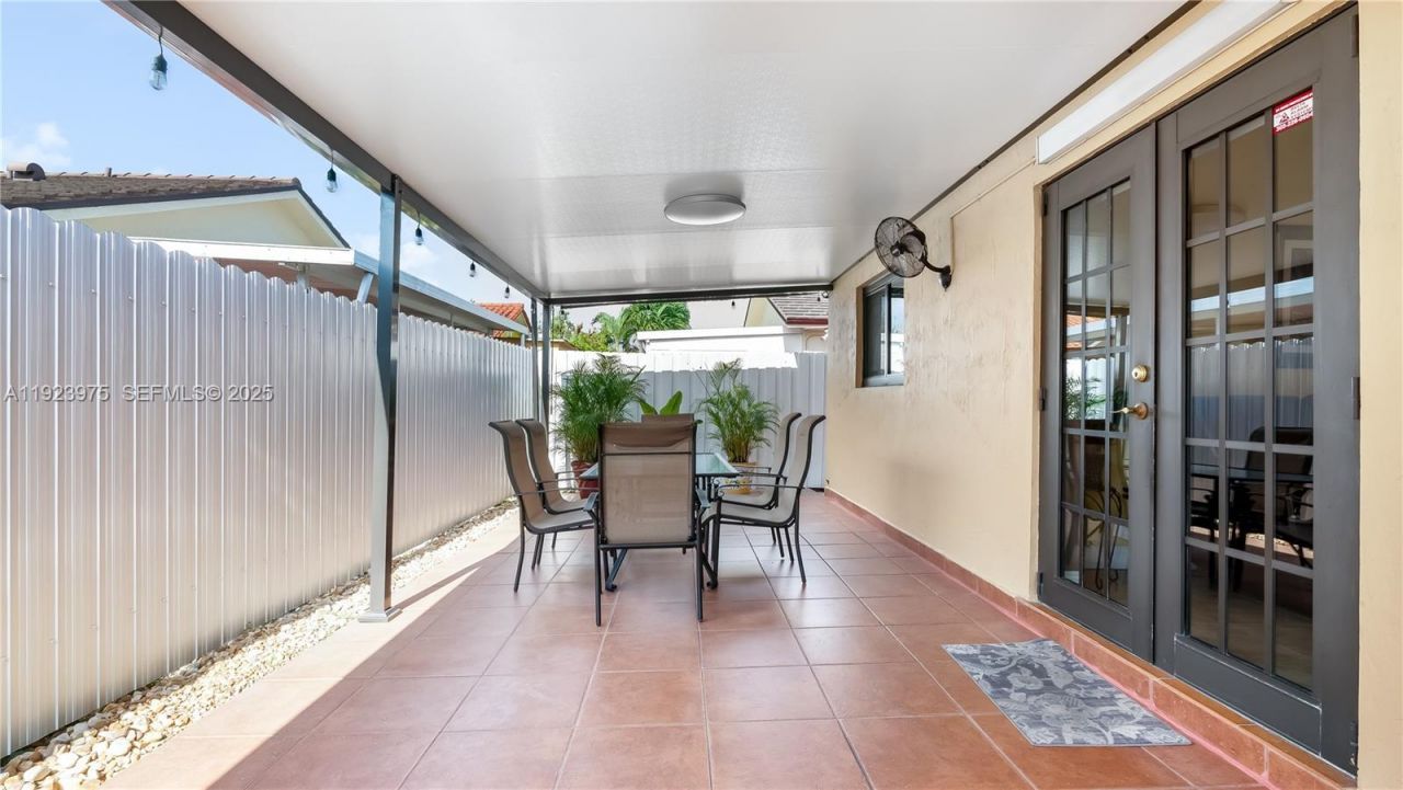 2549 W 72nd Pl, Hialeah, FL 33016 Photo