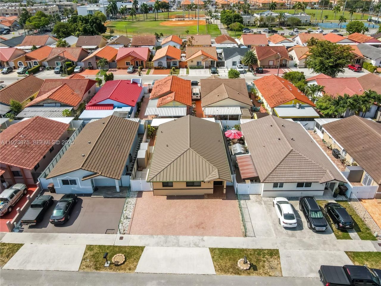 2549 W 72nd Pl, Hialeah, FL 33016 Photo