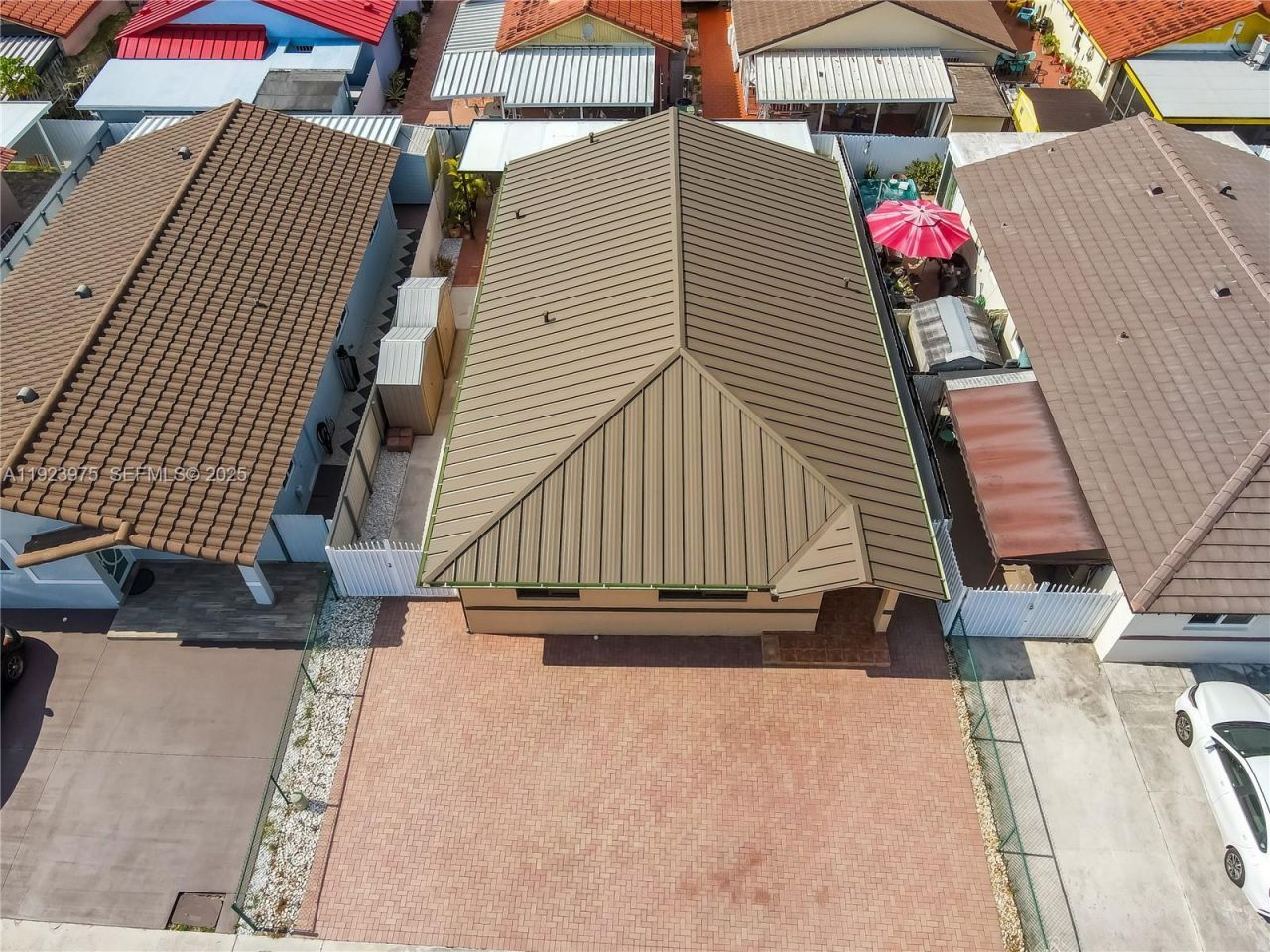 2549 W 72nd Pl, Hialeah, FL 33016 Photo