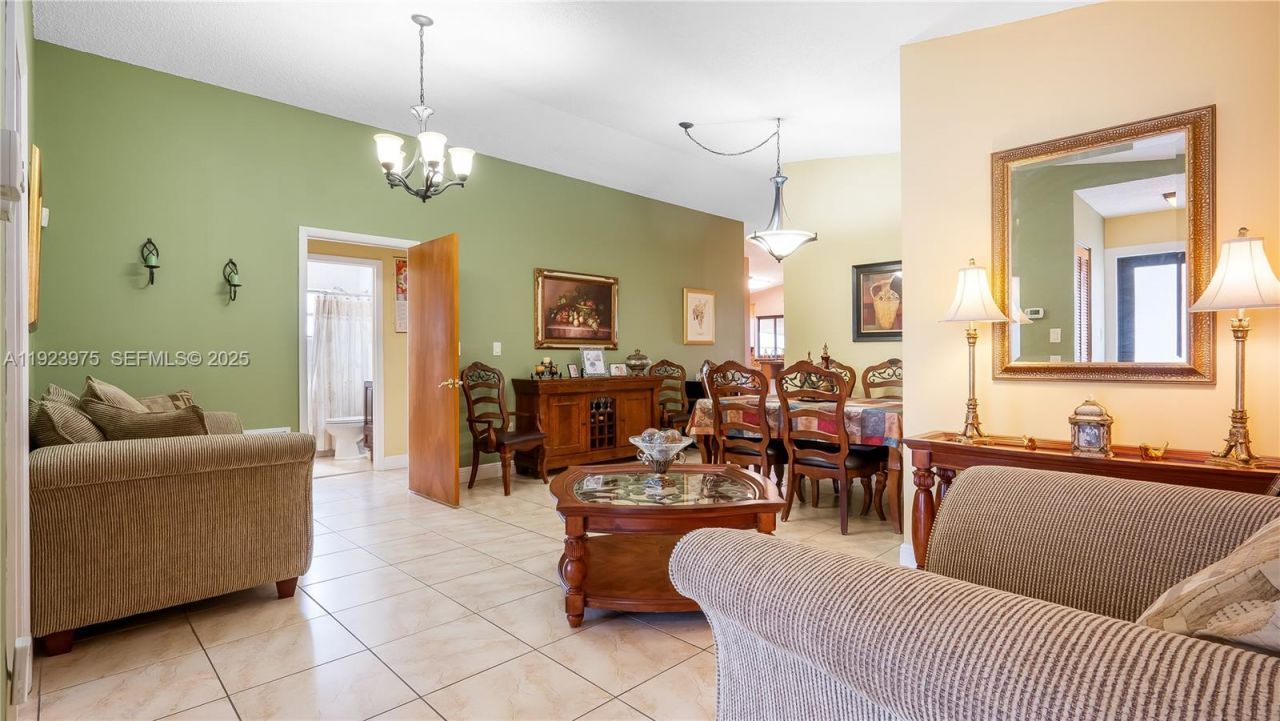 2549 W 72nd Pl, Hialeah, FL 33016 Photo