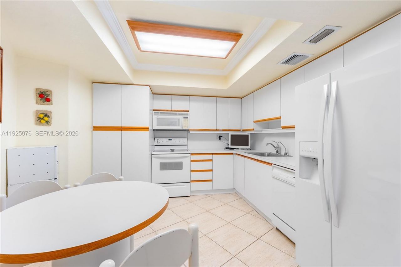 3180 S Ocean Dr, Unit 1012, Hallandale Beach, FL 33009 Photo