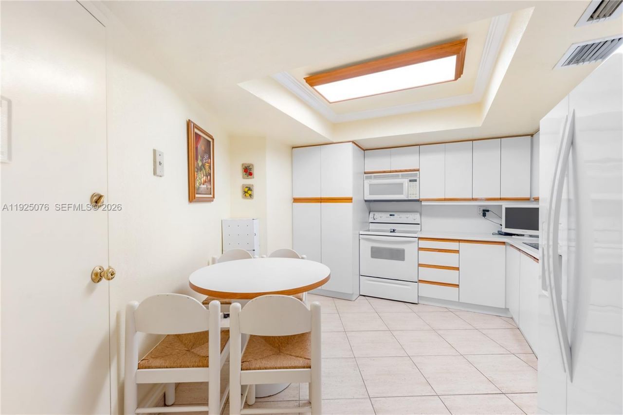 3180 S Ocean Dr, Unit 1012, Hallandale Beach, FL 33009 Photo