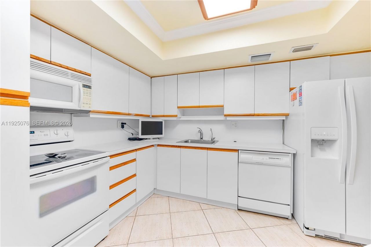 3180 S Ocean Dr, Unit 1012, Hallandale Beach, FL 33009 Photo