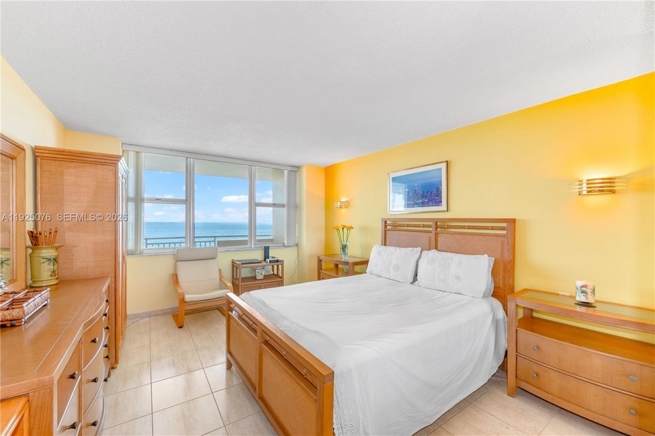 3180 S Ocean Dr, Unit 1012, Hallandale Beach, FL 33009 Photo