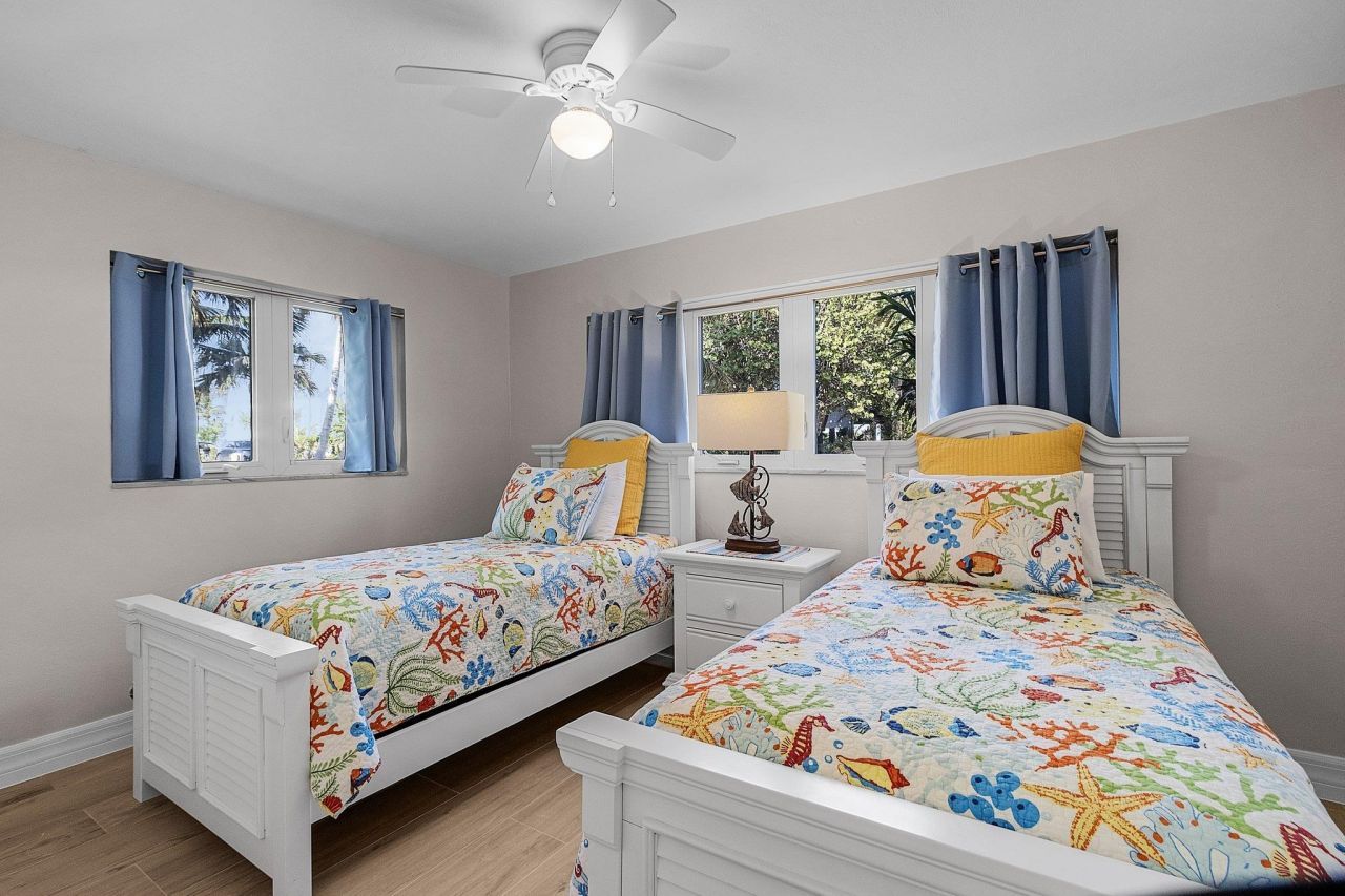 1543 San Carlos Bay Dr, Sanibel, FL 00000 Photo