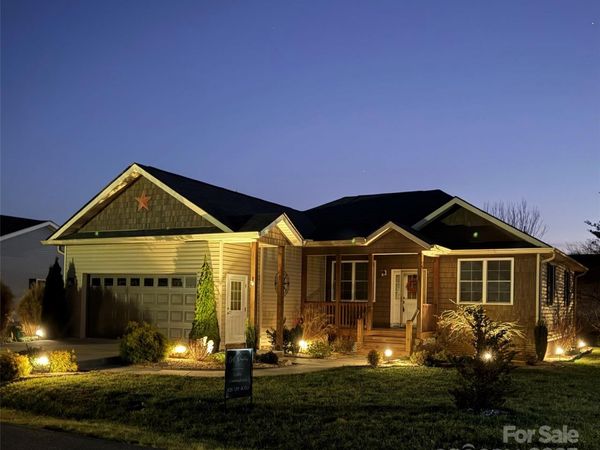 371 Beechnut Drive, Hendersonville, NC 28739