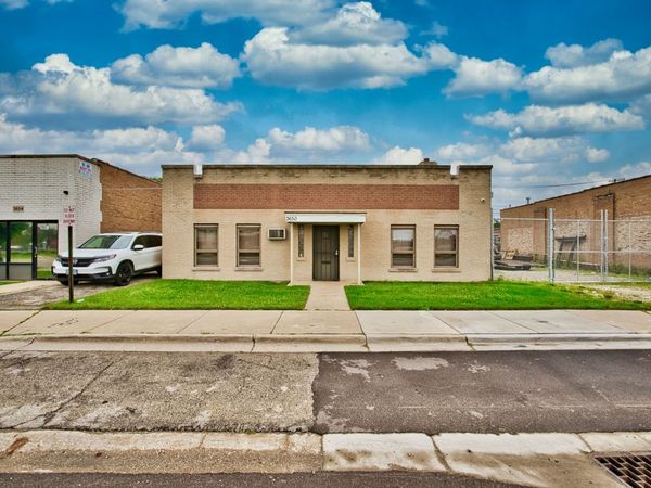 3650 Oakton Street, Skokie, IL 60076