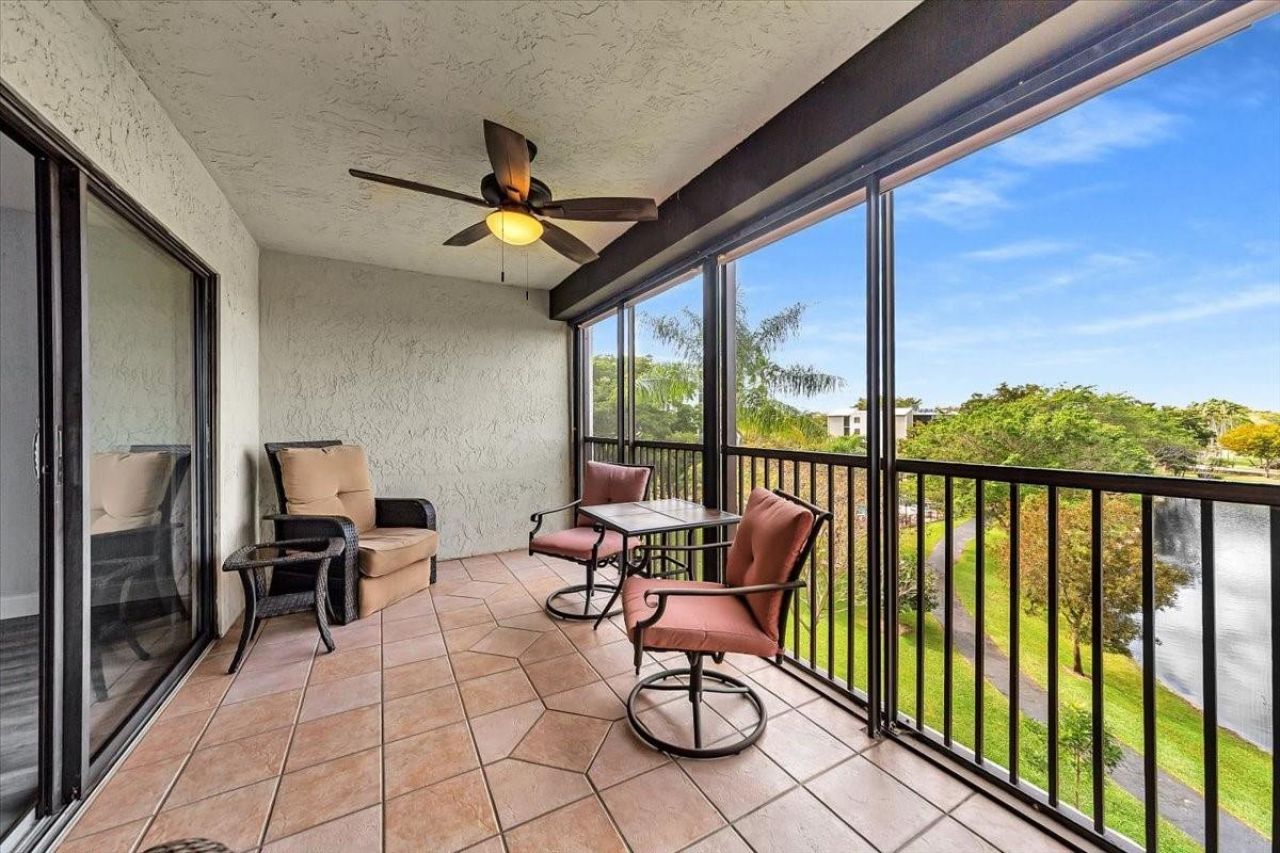 2112 S Cypress Bend Drive, Unit 508, Pompano Beach, FL 33069 Photo