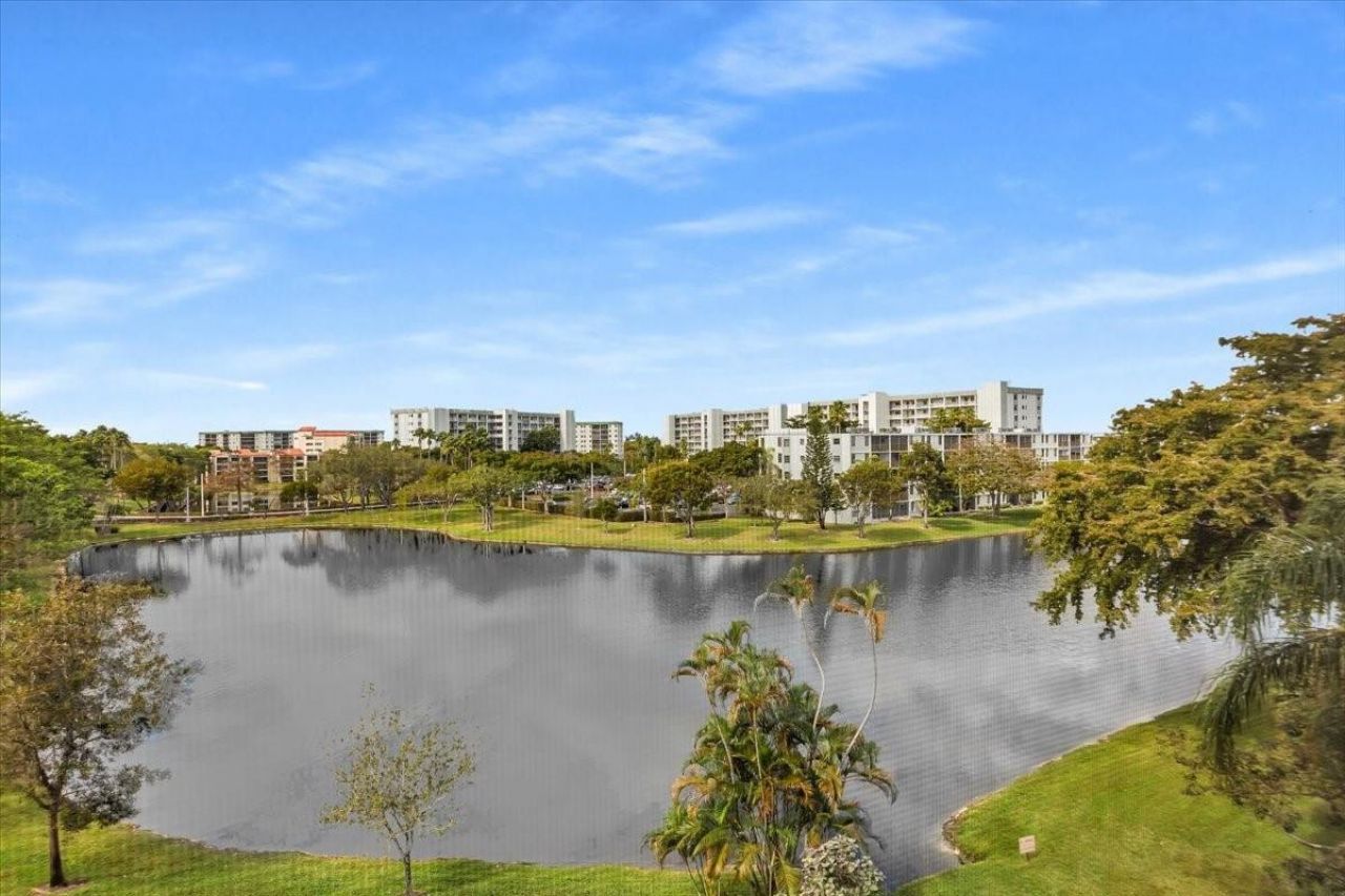 2112 S Cypress Bend Drive, Unit 508, Pompano Beach, FL 33069 Photo