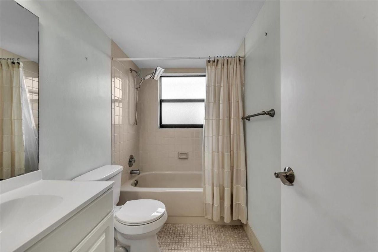 2112 S Cypress Bend Drive, Unit 508, Pompano Beach, FL 33069 Photo