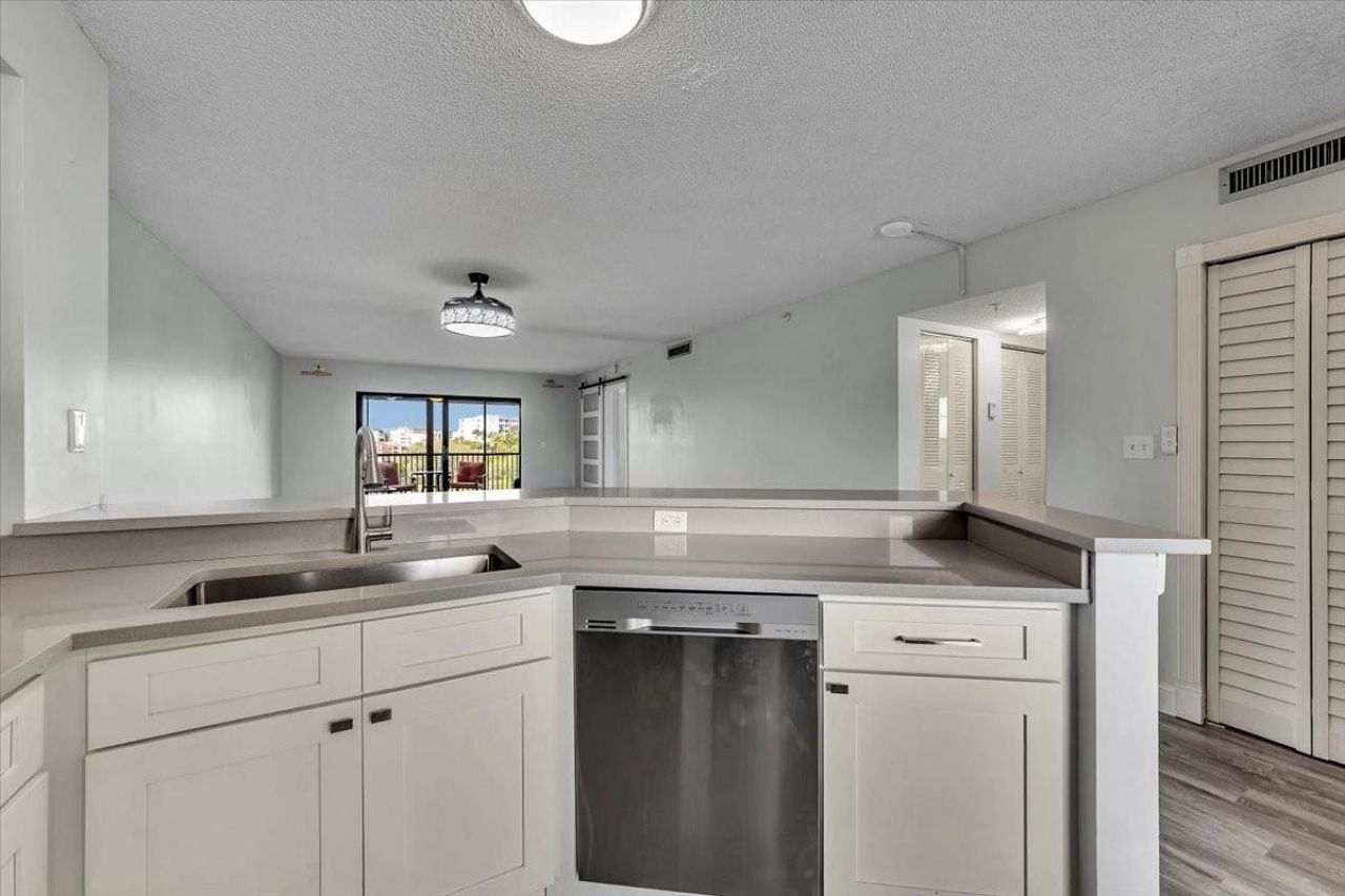 2112 S Cypress Bend Drive, Unit 508, Pompano Beach, FL 33069 Photo