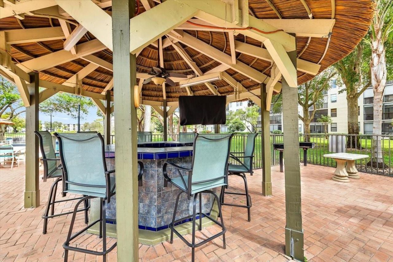 2112 S Cypress Bend Drive, Unit 508, Pompano Beach, FL 33069 Photo