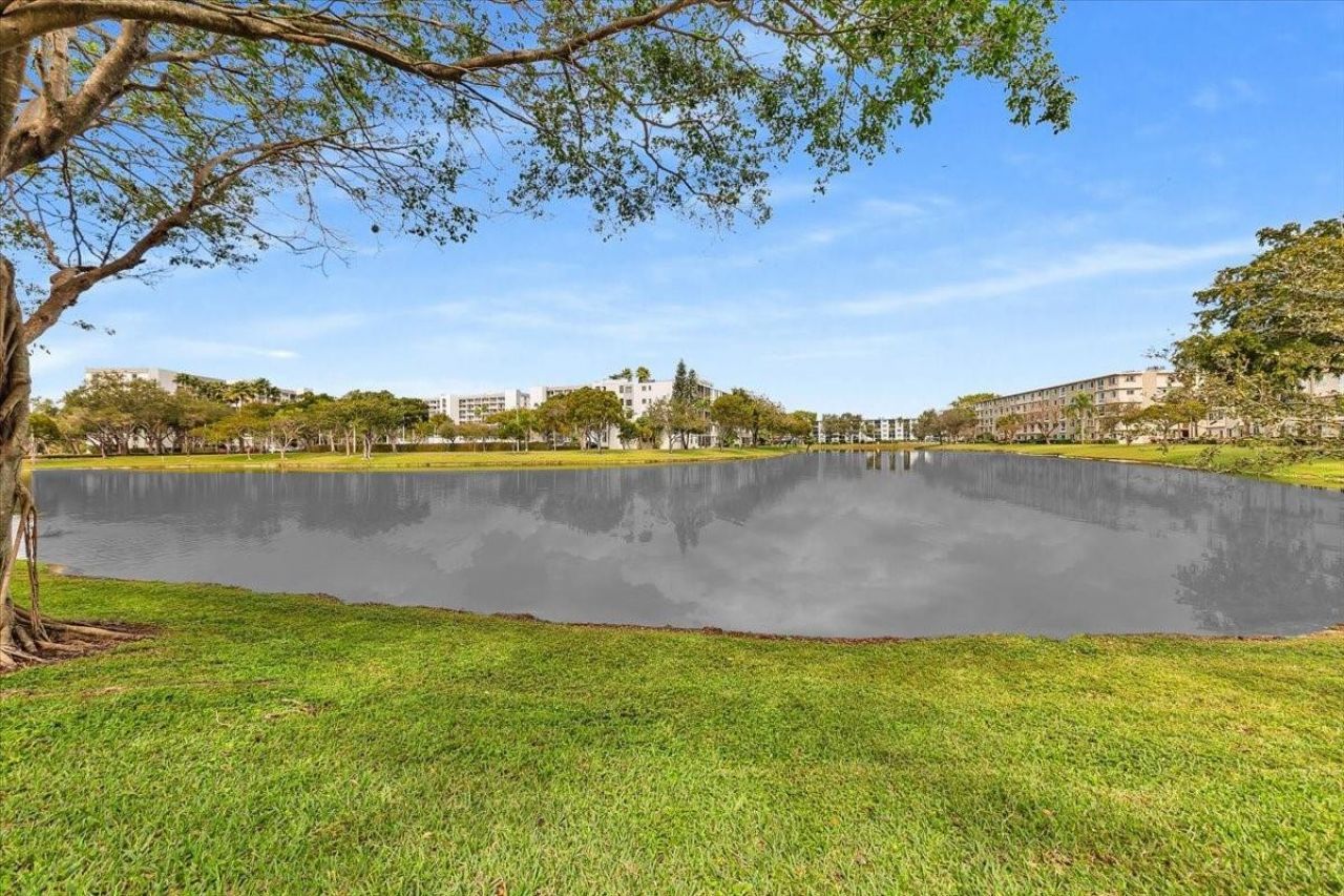 2112 S Cypress Bend Drive, Unit 508, Pompano Beach, FL 33069 Photo