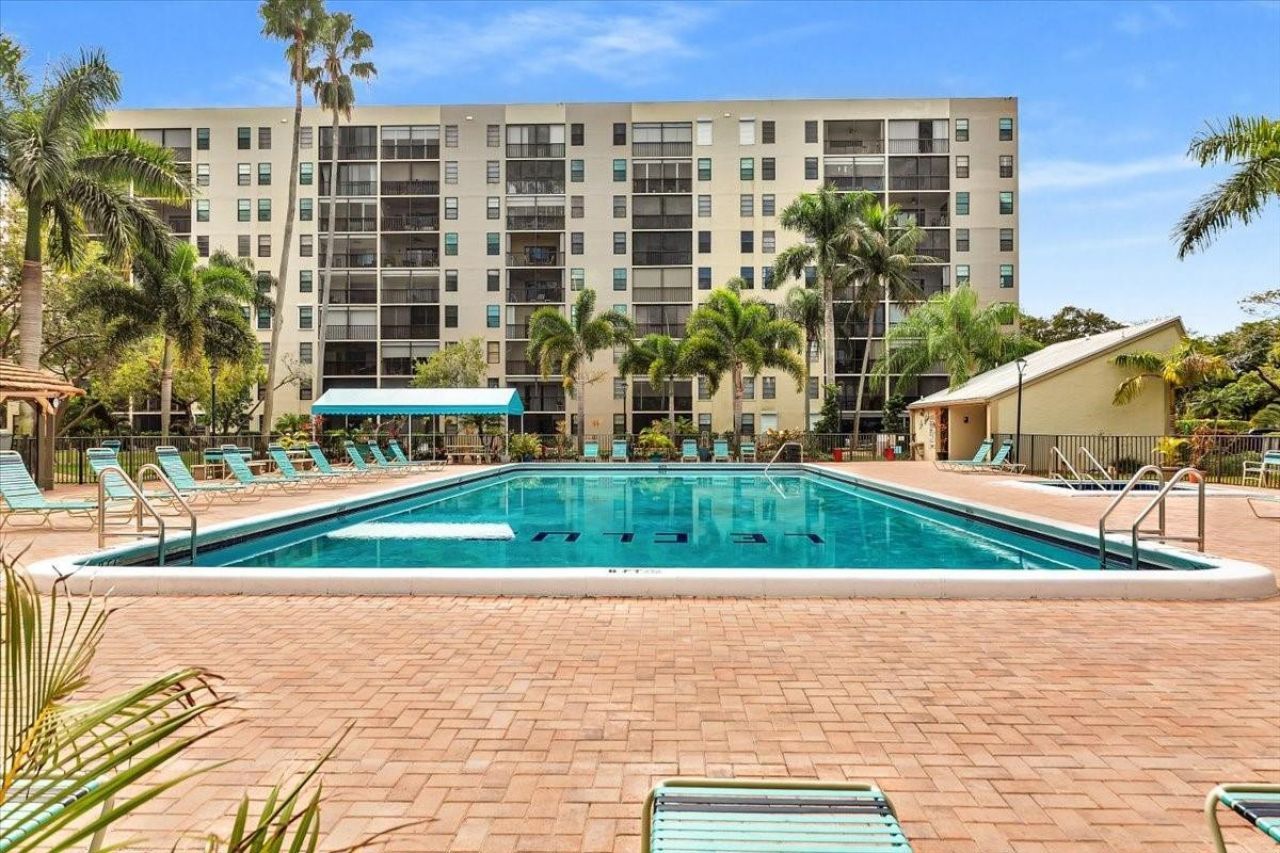 2112 S Cypress Bend Drive, Unit 508, Pompano Beach, FL 33069 Photo