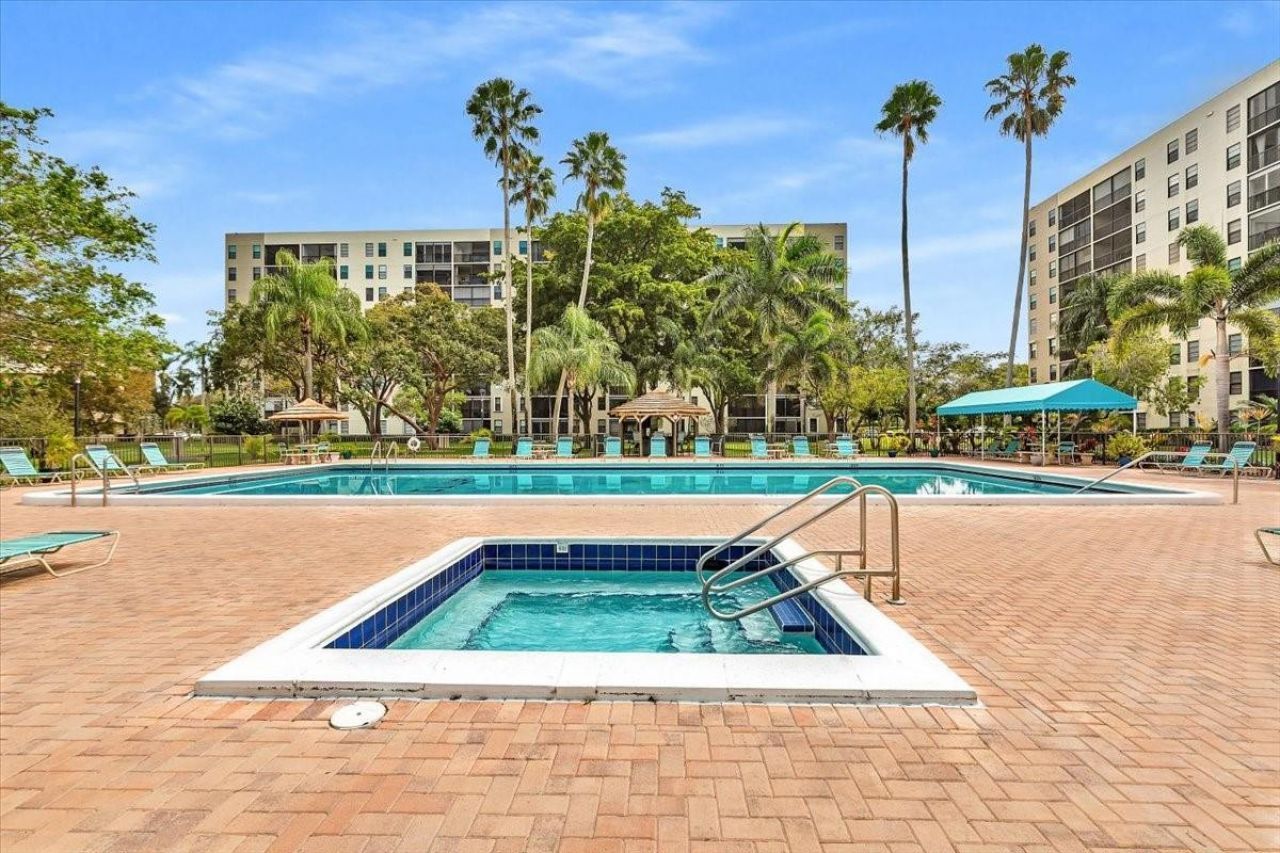 2112 S Cypress Bend Drive, Unit 508, Pompano Beach, FL 33069 Photo