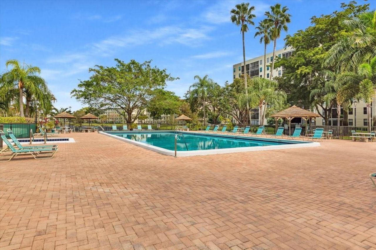 2112 S Cypress Bend Drive, Unit 508, Pompano Beach, FL 33069 Photo