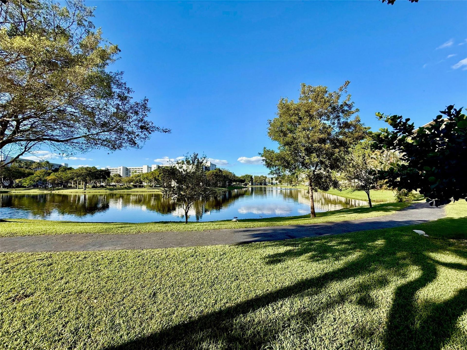 2112 S Cypress Bend Drive, Unit 508, Pompano Beach, FL 33069 Photo