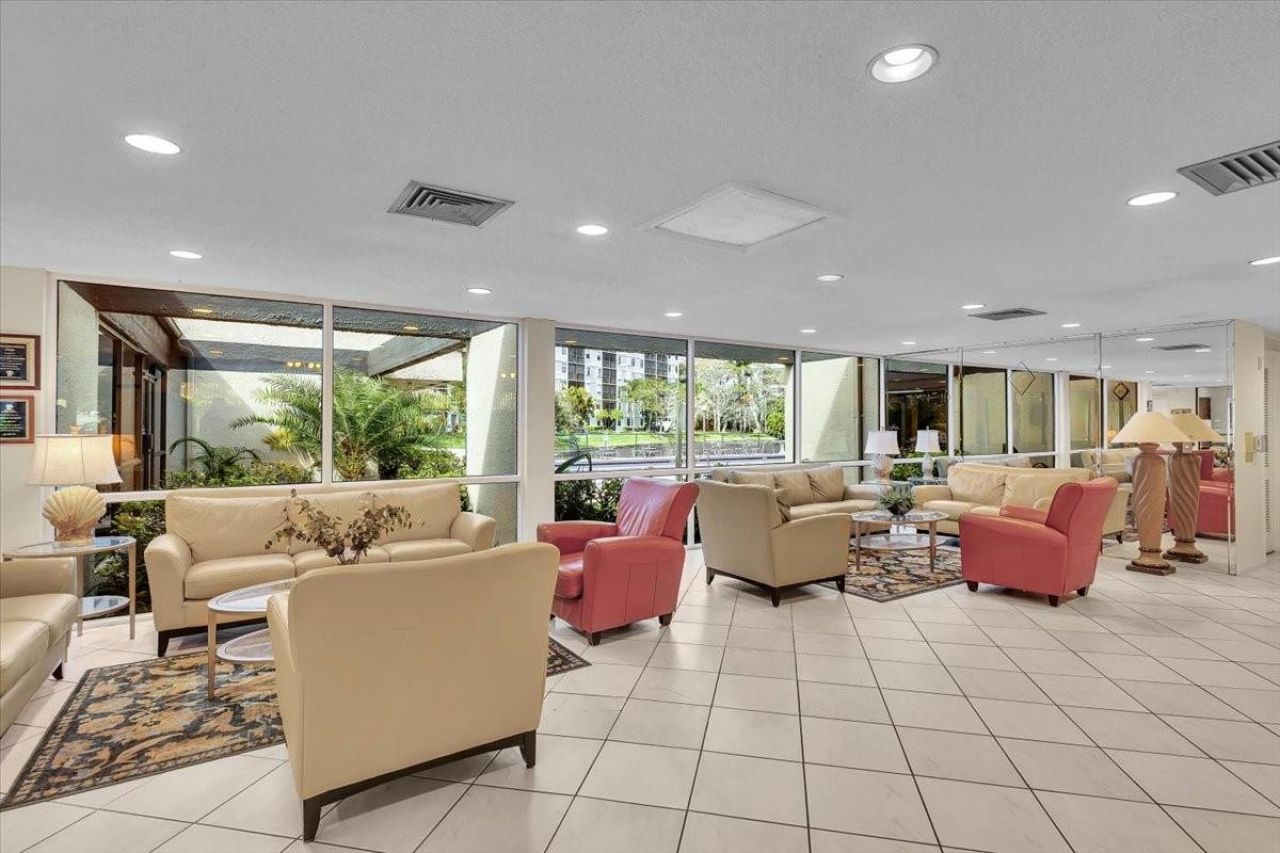 2112 S Cypress Bend Drive, Unit 508, Pompano Beach, FL 33069 Photo