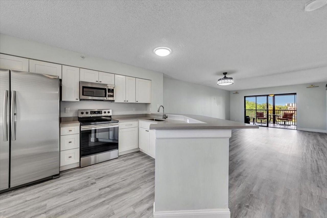 2112 S Cypress Bend Drive, Unit 508, Pompano Beach, FL 33069 Photo