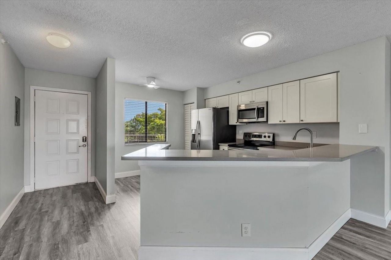 2112 S Cypress Bend Drive, Unit 508, Pompano Beach, FL 33069 Photo