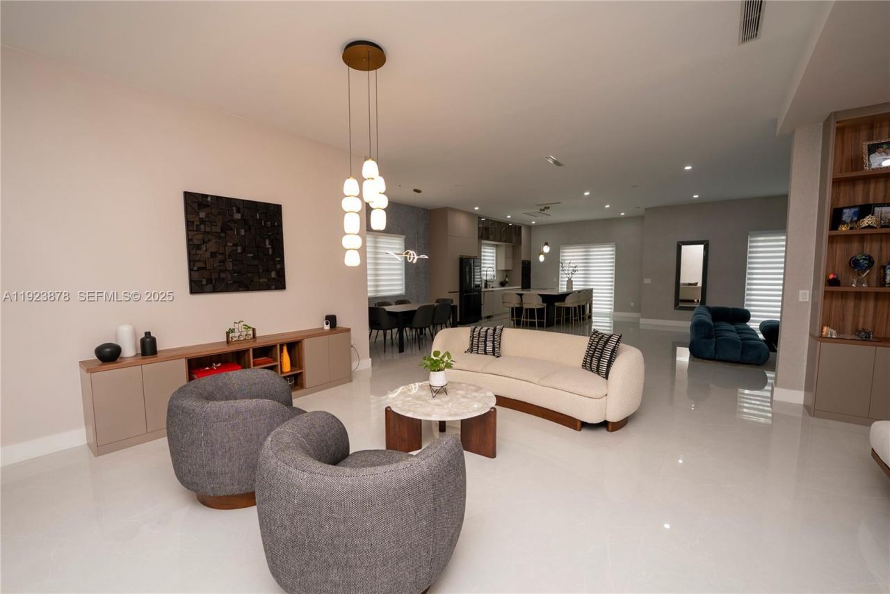 8340 NW 33 Terrace, Doral, FL 33122 Photo