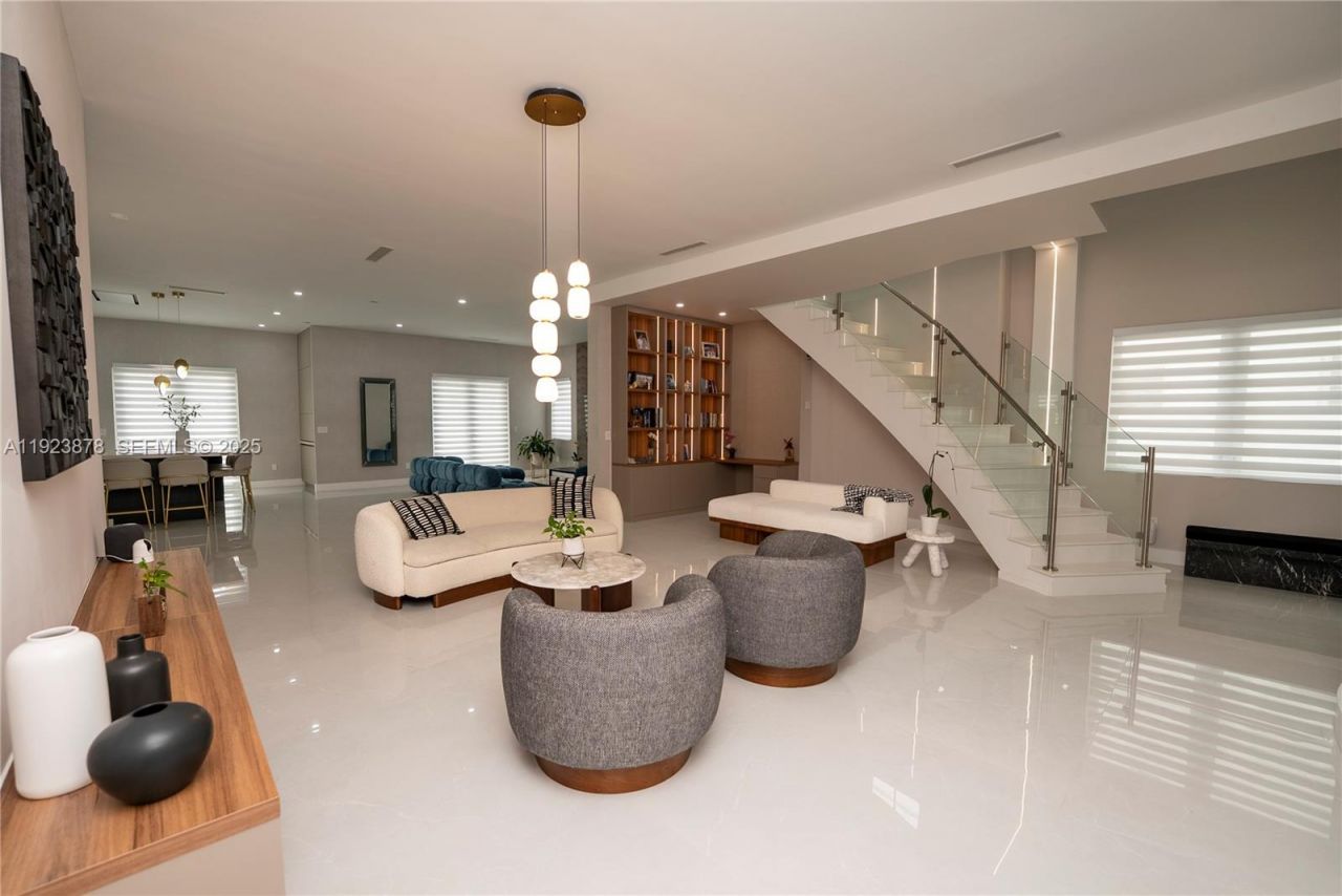 8340 NW 33 Terrace, Doral, FL 33122 Photo