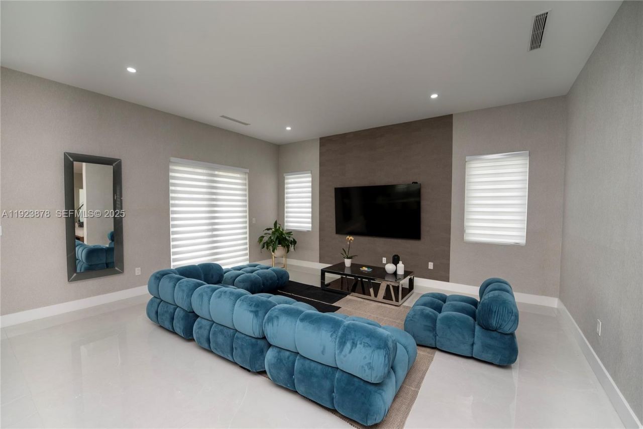 8340 NW 33 Terrace, Doral, FL 33122 Photo