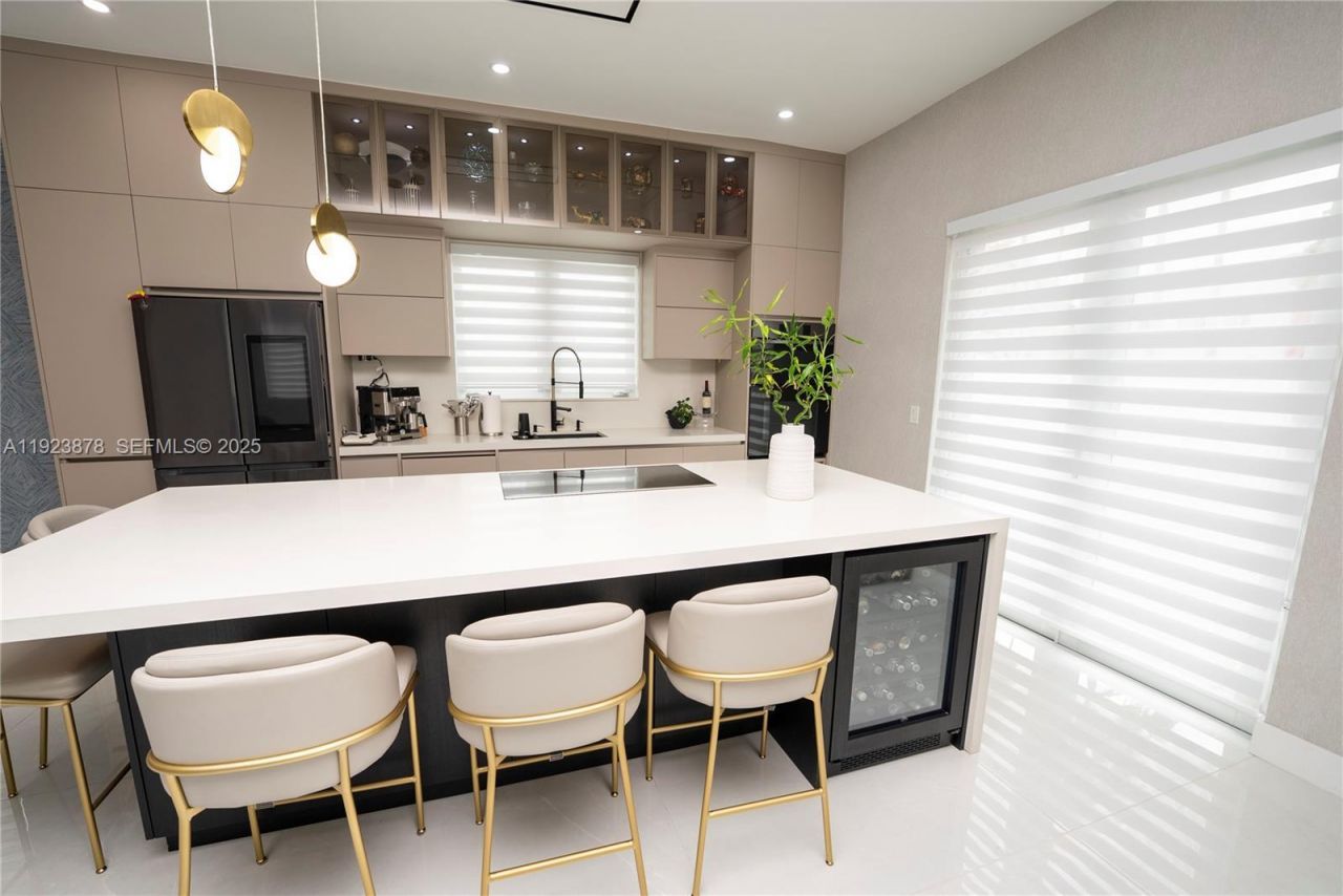 8340 NW 33 Terrace, Doral, FL 33122 Photo