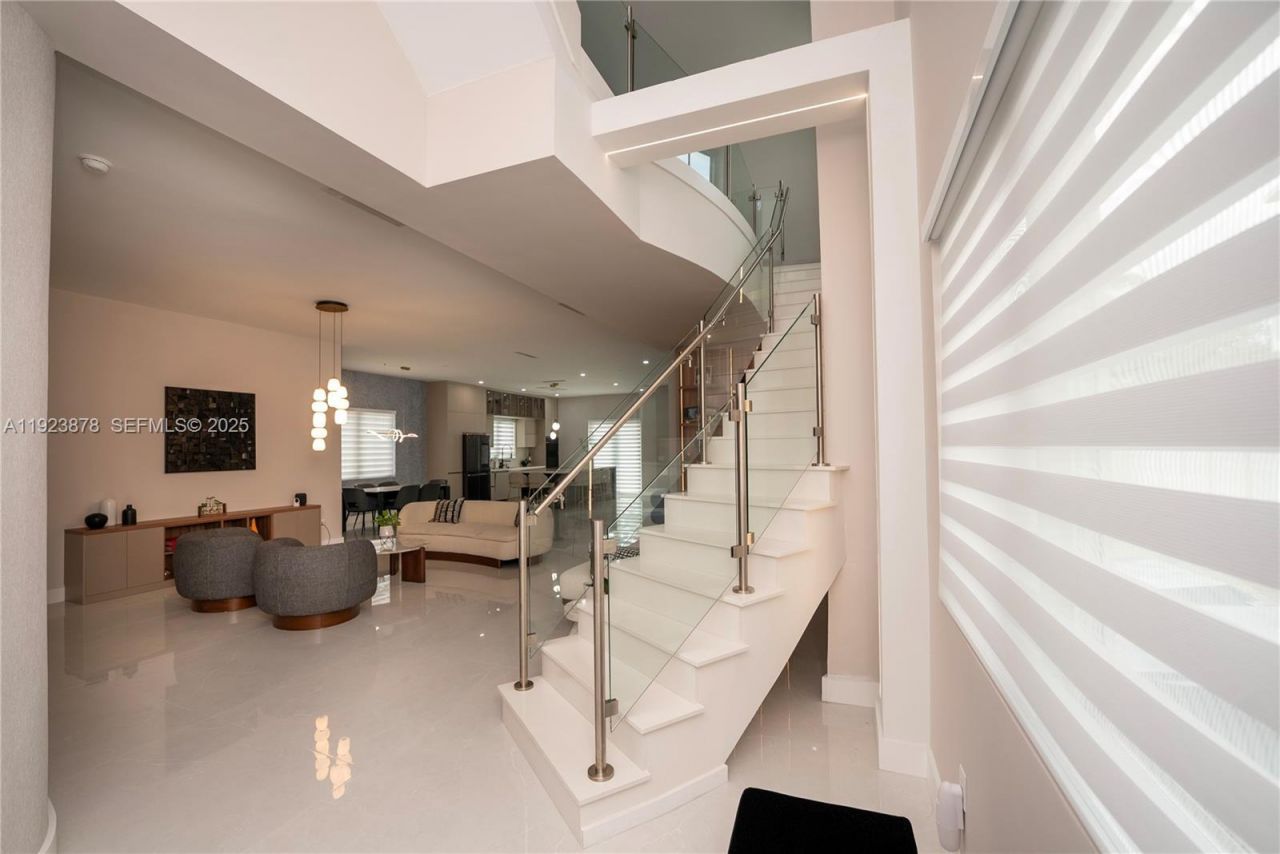 8340 NW 33 Terrace, Doral, FL 33122 Photo