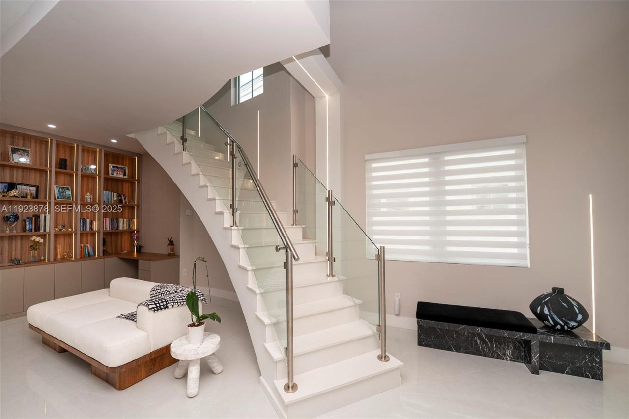 8340 NW 33 Terrace, Doral, FL 33122 Photo