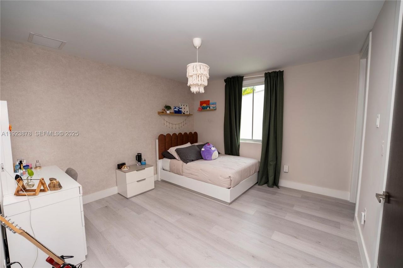 8340 NW 33 Terrace, Doral, FL 33122 Photo