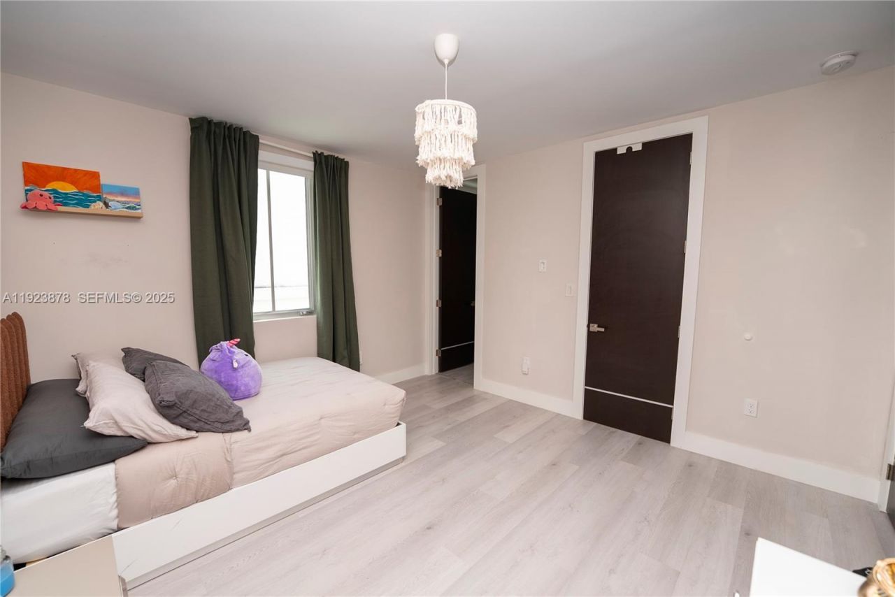 8340 NW 33 Terrace, Doral, FL 33122 Photo