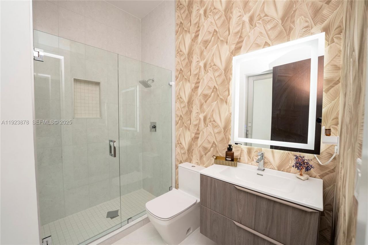 8340 NW 33 Terrace, Doral, FL 33122 Photo