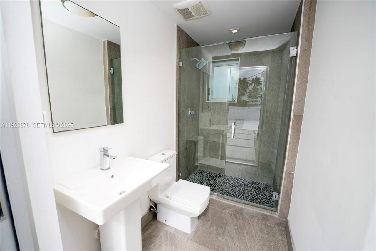 8340 NW 33 Terrace, Doral, FL 33122 Photo