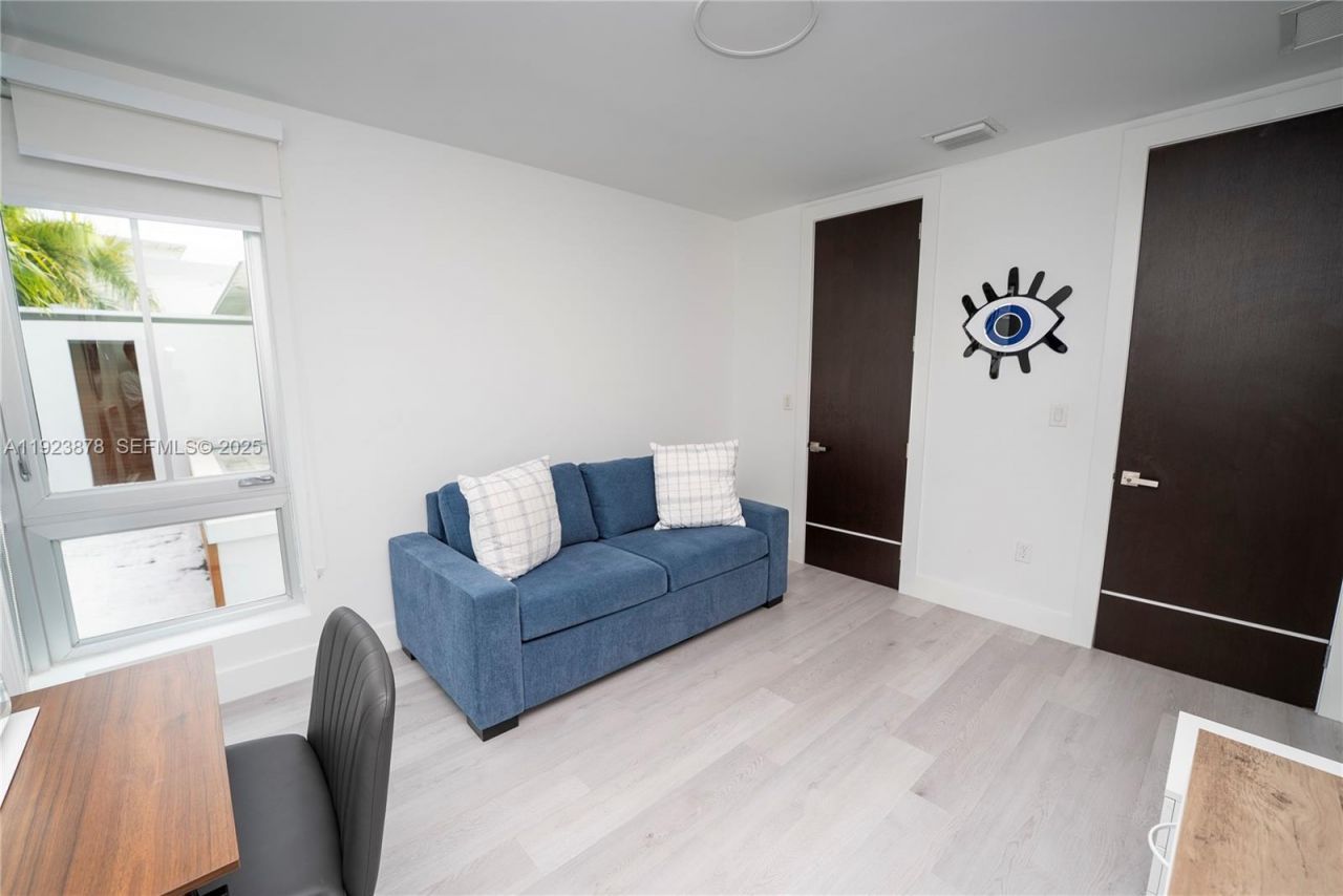 8340 NW 33 Terrace, Doral, FL 33122 Photo