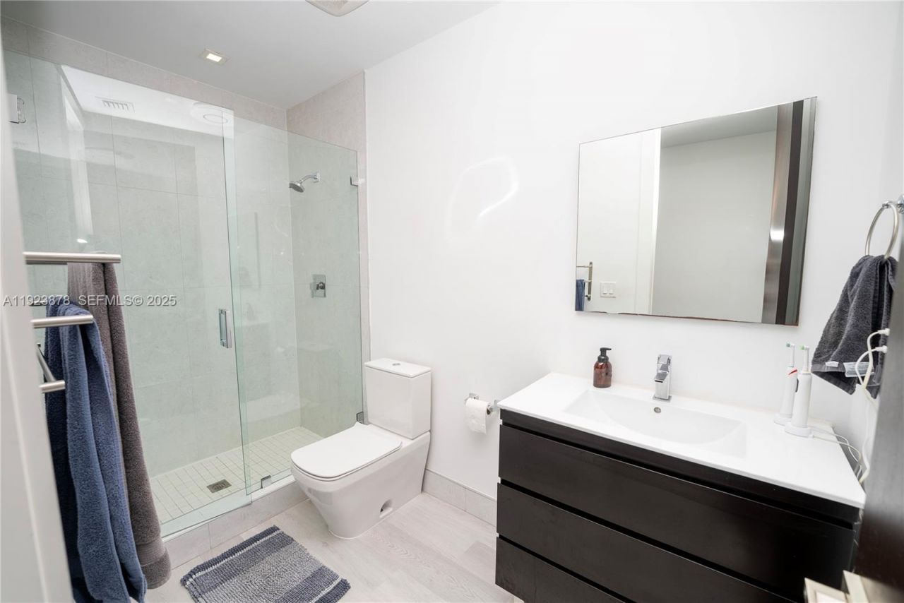 8340 NW 33 Terrace, Doral, FL 33122 Photo